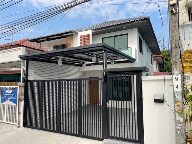 ขายบ้านแฝด/ทาวน์โฮม 2 ชั้น หมู่บ้านพระปิ่น 4 เพชรเกษม 81ราคา 2,390,000 บาท ฟรีโอน