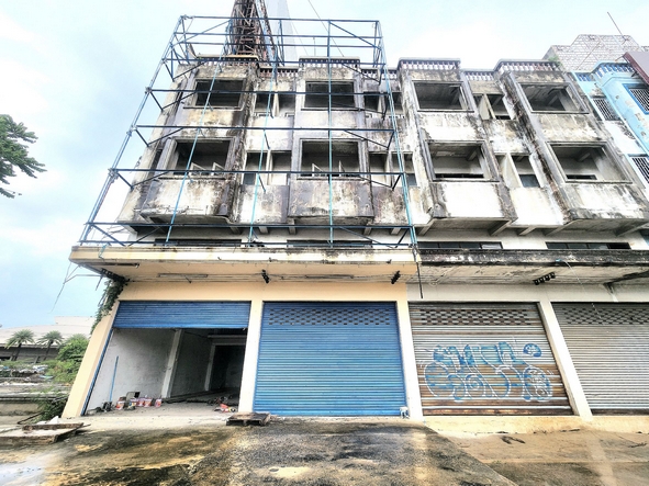 อาคารพาณิชย์ ให้เช่า หลังมุม 4 ชั้น 2 ห้อง ขนาด 45 ตร.ว. ติดถนนใหญ่ บรมราชชนนี ตรงข้ามโลตัสศาลายา ทำเลดี ใกล้แหล่งชุมชน เหมาะทำการค้า โฮมออฟฟิค เปิดบริษัท ร้านอาหาร พักอาศัยรายละเอียด (รหัสทรัพย์ B1-0209)*** อาคารพาณิชย์ หลังมุม 2 ห้อง 4.5 ชั้น ตีทะลุกัน ริมถนนใหญ่ บรมราชชนนี ทำเลทอง ตรงข้ามโลตัส ศาลายา   ****** ราคาเช่า 22,000 บาท สัญญาขั้นต้ำ 1 ปี ประกัน 2 ล่วงหน้า 1 เดือน เท่านั้น ***  *** 