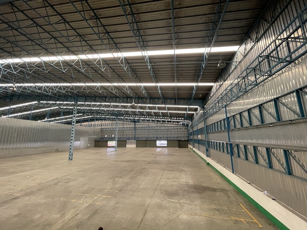 ให้เช่าอาคารโรงงาน/โกดัง/คลังสินค้าพื้นที่สีม่วง พื้นที่ใช้สอยขนาด5000 ตร.ม. ถนนบางนา-ตราด ก.ม 35 อำเภอบางเสาธง ราคาเช่า 1.6ล้าน