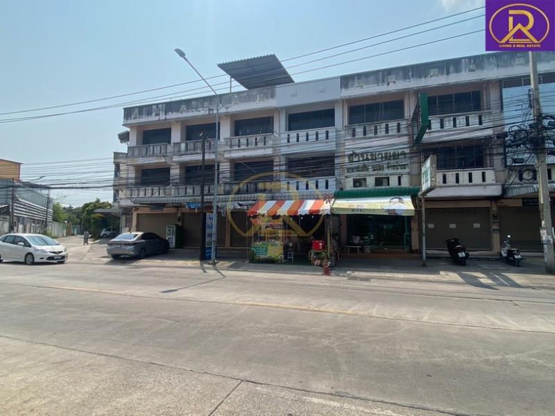 ให้เช่าตึกอาคารพาณิชย์ ติดถนนบ้านสวน 9 3 ชั้น ในเมืองชลบุรี  ต.บ้านสวน อ.เมืองชลบุรี จ.ชลบุรี 