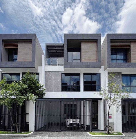 ขายทาวน์โฮม Prime Nine เอกมัย  พระราม 9  3 ชั้น ดีไซน์เหมือนบ้านเดี่ยว พร้อมอยู่ ใจกลางเมือง เดินทางสะดวก ใกล้ทางด่วน  