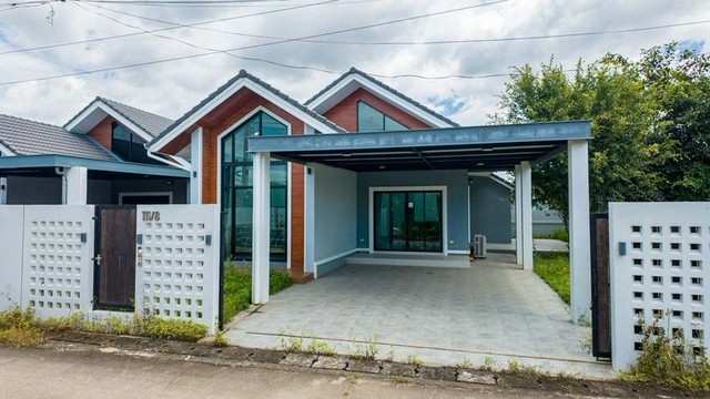 บ้านเดี่ยวชั้นเดียว สไตล์โมเดิร์น ทำเลดี เฟอร์ครบ พร้อมอยู่ โซนป่าแดด