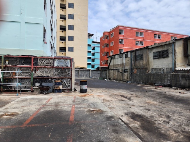 BST952 ขายโกดังเก่าใจกลางห้วยขวาง เนื้อที่ 755.4 ตร.วา ทำเลทองติด ม.หอการค้า ใกล้ MRT ห้วยขวาง