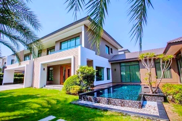 เจโม นิคมอัญธานี 800ม.บางนา-สวนหลวง  เครื่องใช้ไฟฟ้า 5นอน ให้เช่าคฤหาสน์หรู 2 ชั้น หรูหรา 135ตร.วา. 530 ตร.ม. จัดเต็มเฟอร์ฯ  6น้ำ 