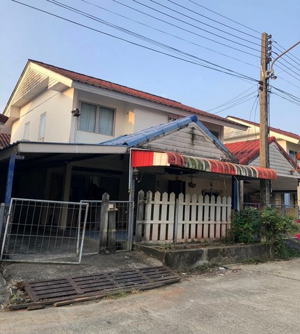 สัมผัสชีวิตใหม่ในใจกลางนครศรีธรรมราช บ้านแฝด 2 ชั้นเพียง 900,000 บาท/เช่าเพียง 2,500 พร้อมที่จอดรถและใกล้แลนด์มาร์คสำคัญมองหาบ้านที่ตอบโจทย์ชีวิตในเมืองอยู่หรือเปล่า ?บ้านแฝด 2 ชั้นในโครงการบ้านเอื้ออาทร พร้อมให้คุณเป็นเจ้าของแล้ว ทำเลทองใจกลางนครศรีธรรมราชที่เต็มไปด้วยความสะดวกสบายและสิ่งอำนวยความสะดวกมากมายจุดเด่นของบ้าน:- ใจกลางเมืองนครศรีธรรมราช- ใก