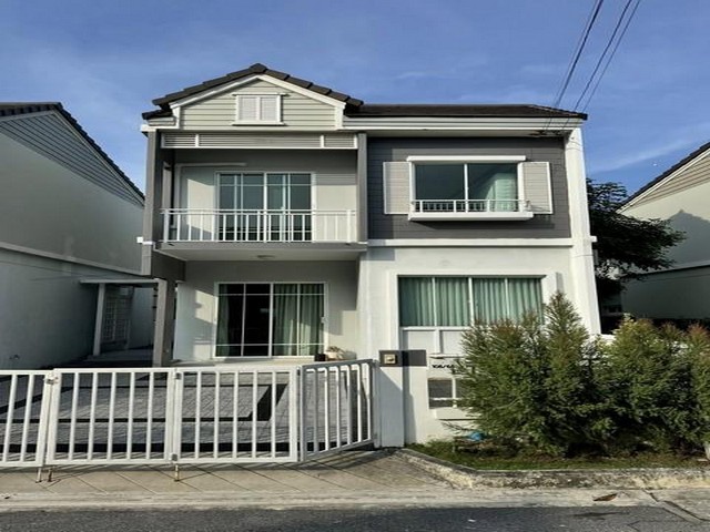 ขายทาวน์โฮม 2 ชั้น โครงการ เดอะวิลเลจ บางนา กม.8 หมู่บ้านสงบ เหมาะอยู่อาศัย 