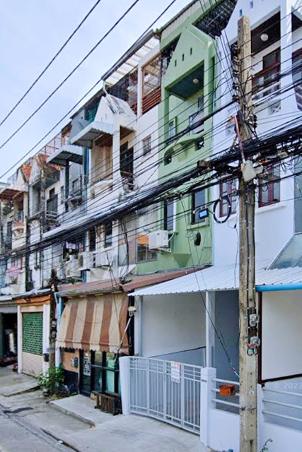 แบริ่ง 10-16  5A/C BTSแบริ่ง 1.2 กม.ซอยลาซาล 20-26 พร้อมเข้าอยู่ ให้เช่าทาวน์เฮ้าส์สุดหรู 3.5ชั้น มีดาดฟ้า รีโนเวทใหม่ 