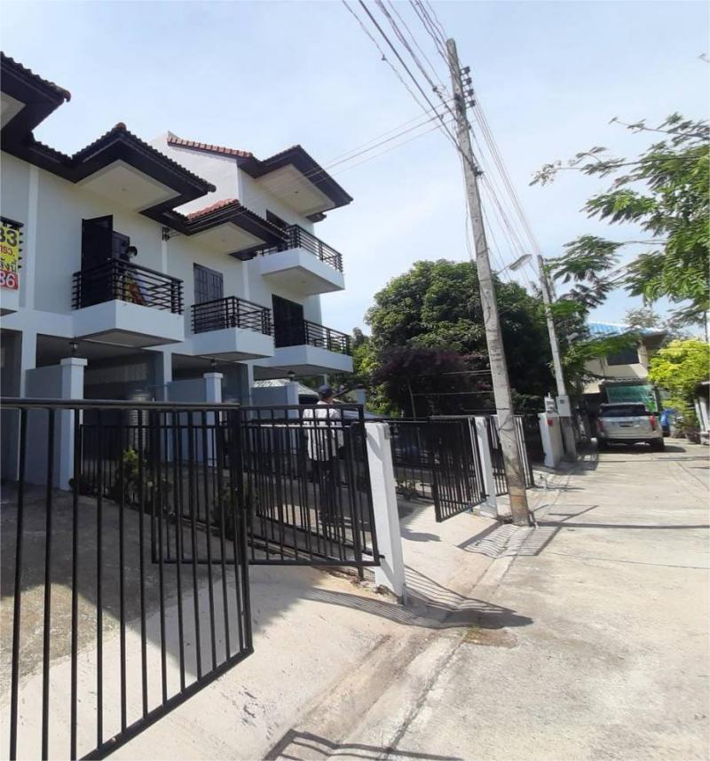 ##ทาวน์เฮ้าส์ 2 ชั้น Renovate ใหม่ทั้งหลัง หัวหิน จ.ประจวบคีรีขันธ์โซน : หัวหิน  จ.ประจวบคีรีขันธ์ที่ตั้ง :  15/109  ซ.หัวหิน29  ต.หัวหิน  อ.หัวหิน  จ.ประจวบคีรีขันธ์ลักษณะโดยทั่วไป- ทาวน์เฮ้าส์  2  ชั้น Renovate ใหม่ทั้งหลัง, พร้อมอยู่- 2 ห้องนอน, 1 ห้องโถง,  2 ห้องน้ำ,  1 ห้องครัว - เนื้อที่  28.2   ตรว.- เฟอร์นิเจอร์ครบ ตกแต่งพร้อมอยู่- พื้นพื้นหินอ่อนทั้งหลัง- บรรยากาศร่มรื่น  เงียบสงบ  มีความเป็นส่