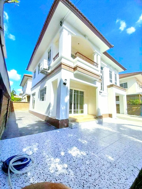 ARL บ้านทับช้าง 900ม. เฉลิมพระเกียรติ ร. 9 ซอย 87  คฤหาสน์ ให้เช่าบ้านเดี่ยว 2 ชั้น สุดหรู พร้อมเฟอร์ฯ 60 ตร.วา. เดอะ พาซิโอ มอลล์ 3.2 กม. 