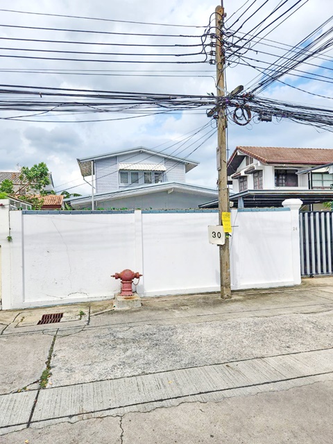 สะพาน99 450ม.ซ.ประชาชื่น 2-8 มจพ. 4.5 กม. บ้านเดี่ยว 2ชั้น 3-4นอน 60ตรว. 200ตรม. MRTบางซ่อน 1.5 กม. บางซื่อ   2น้ำ   เกทเวย์ แอท บางซื่อ