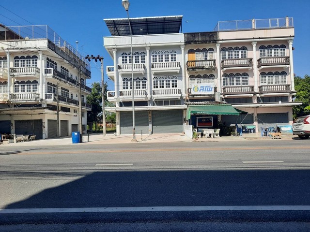 ให้เช่าอาคารพาณิชย์ 3 ชั้นใกล้แยกตลาดผลไม้ตะพง ระยอง 