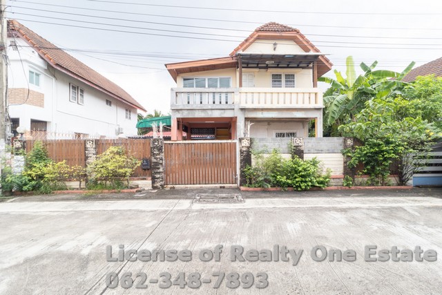 M11840ขายบ้านเดี่ยว ทำเลดี บางแวก 118 (ซอยเศรษฐี) บางไผ่ ภาษีเจริญ กรุงเทพ ฝั่งธนฯราคาเพียง 4,900,000 บาทผู้ขายออกค่าใช้จ่ายการโอนให้บ้านเดี่ยว 2 ชั้น ขนาด 62 ตารางวา พื้นที่ใช้สอยรวมประมาณ 68 ตารางเมตรเหมาะกับคนที่มองหาบ้านทำเลดีเพื่อรีโนเวทใหม่ในสไตล์ของตัวเอง4 ห้องนอน 3 ห้องน้ำ ต่อเติมห้องพื้นที่หลังบ้าน พื้นที่ใช้สอยกว้างขวาง จุดเด่นบ้านหลังนี้•บ้านหันหน้าทิศเห