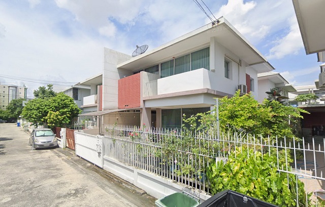 พร้อมเฟอร์ฯครบ 3นอน  ตลาดเคหะบางพลี ให้เช่าบ้าน 2ชั้น หรูหรา 38ตร.วา. ตลาดใจโต300ม.รร.เกวลินวิทยา 1.8 กม.  ทำเลดี  รพ.จุฬารัตน์5 1.7 กม. 