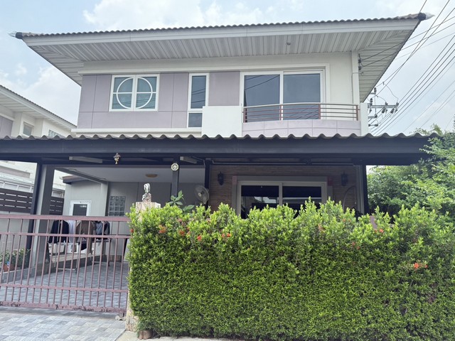 ขายบ้านเดี่ยวพร้อมอยู่มาก โครงการศุภาลัย พาร์ควิลล์ วงแหวน–ราชพฤกษ์ สวยสะอาด เจ้าของดีแลดีมากราคาจาก 5.29 ล้านบาท ค่าโอนคนละครึ่งที่ตั้ง: ตำบลลำโพ อำเภอบางบัวทอง จังหวัดนนทบุรีขนาดที่ดิน: 56.7 ตร.ว. | พื้นที่ใช้สอย: 170 ตร.ม.แบบบ้าน: บ้านเดี่ยว 2 ชั้น | 4 ห้องนอน | 3 ห้องน้ำ | 2 ที่จอดรถพร้อมอยู่ทันที! บ้านสวยดูแลอย่างดี หิ้วกระเป๋าเข้าอยู่ได้เลย จุดเด่นบ้านหลังนี้: • ฟรี! 