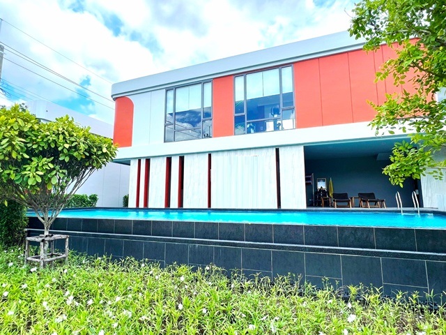 ให้เช่าทาวน์โฮมพรีเมียมสุดหรู  2 ชั้น รร. ปิยะฉัตร 2.1 กม.โลตัส บางกรวยไทรน้อย 2.9 กม.18ตร.ว.148 ตร.ม.คลับเฮ้าส์ สไตล์รีสอร์ท