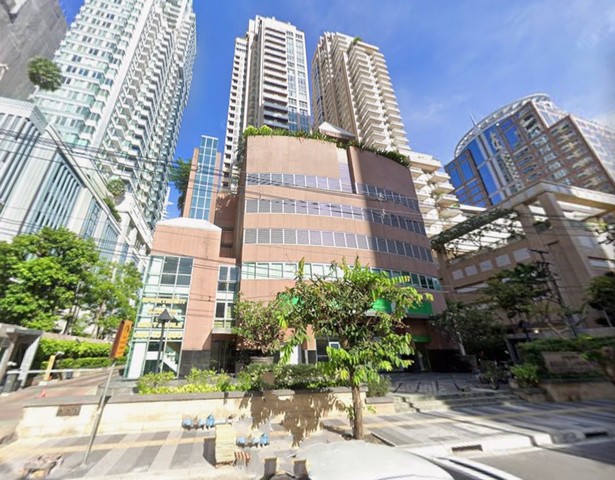  ขายคอนโด High Rise สุดหรู ใจกลางกรุงเทพฯ จำนวน 1 อาคาร  ตั้งอยู่ แขวงลุมพินี ทำเลศักยภาพ ใจกลางเมืองกรุงเทพฯ ใกล้ห้างสรรพสินค้า สถานศึกษา และโรงพยาบาลชั้นนำ  เดินทางสะดวกด้วย BTS และถนนสายหลัก ทำเลที่ตั้ง : -BTS ชิดลม 600 ม. -BTS เพลินจิต 1.2 กม. -BTS ราชดำริ 1.5 กม. คอนโด High Rise บรรยากาศเงียบสงบ ส่วนตัว สิ่งอำนวยความสะดวก : -สระว่ายน้ำ -ฟิตเนส -ระบบรักษาความปลอดภัย 24 ชม. -พื้นที่ส่วนกลางครบค