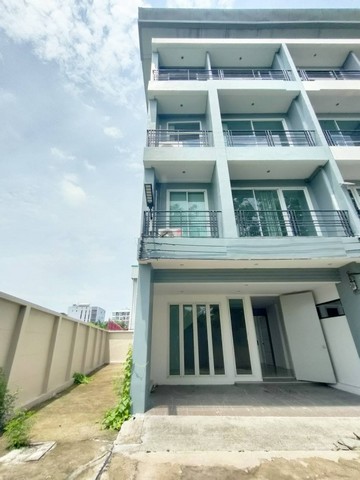 ให้เช่าโฮมออฟฟิศ4ชั้นห้องมุม300ตร.ม.ย่านรามอินทราใกล้แฟชั่นไอแลนส์,MRTวงแหวนรามอินทรา