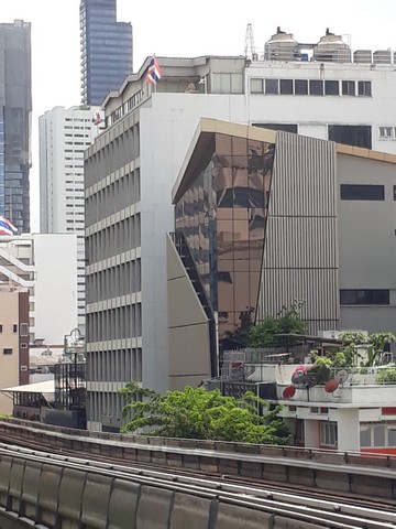 OFFICE อาคารเกษมกิจ 1 BEDROOM 34000 BAHT.   ราคาถูกเหลือเชื่อ -