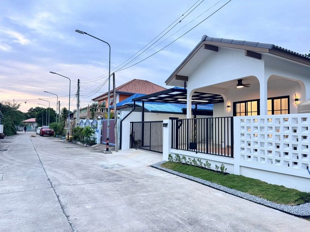 บ้านเดี่ยว 52 ตารางวา  ซอยถนนสุขุมวิทพัทยา 15 แยก 12  ทำเลดี เดินทางสะดวก ใกล้แหล่งชุมชน  