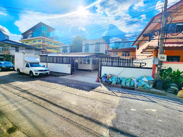 ให้เช่าบ้านชั้นเดียว 312ตร.ม. 78ตร.วา.MRT ห้วยขวาง 600ม.ถ.ประชาราษฎร์บำเพ็ญ2-10 รร.นานาชาติรีเจนท์ 1.9 กม. 4 นอน ตลาดสดห้วยขวาง 800 ม.