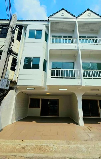 บิ๊กซี รัตนาธิเบศร์ 2 800 ม.ให้เช่าทาวน์เฮาส์ 3 ชั้นรีโนเวทใหม่ทั้งหลัง 20 ตร.วา. 240 ตร.ม.MRTบางกระสอ 900 ม.