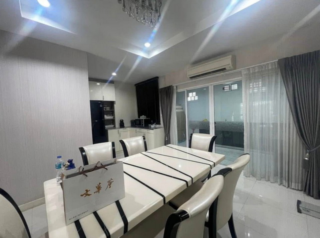 ทาว์นโฮม 3ชั้นหมู่บ้านภณาสิริเรสซิเด็นท์ ซ.มัยลาภ3ห้องนอน 3ห้องน้ำ จอดรถได้ 2คัน หน้ากว้าง 5.5เมตร เฟอร์นิเจอร์ครบปล่อยเช่าที่ 37,000บาท/เดือนสัญญาขั้นต่ำ 1 ปีแรกเข้าประกัน 2 เดือน + ล่วงหน้า 1 เดือน สามารถเช่าเป็นโฮมออฟฟิสได้นะคะ(ไม่รับสัตว์เลี้ยงนะคะ)พิกัด: อยู่เรียบถนนเกษตร-นวมินทร์ซอยประเสริฐมนูกิจ29 (ซอยมัยลาภ)สนใจสอบถามข้อมูล และนัดดูNH614โทร : 099 0964478 , 098-9566391line ID: @Goodassets (มี