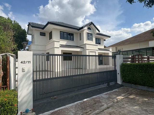 ขายถูกบ้านเดี่ยว 2 ชั้น หมู่บ้าน ภาณุการ์เด้นท์ ถนนสวนผัก ขนาด 83 ตรว. 3 นอน 3 น้ำ บ้านสวย  บ้านเปล่า รีโนเวทใหม่ ใกล้ MRT ตลาดบางใหญ่