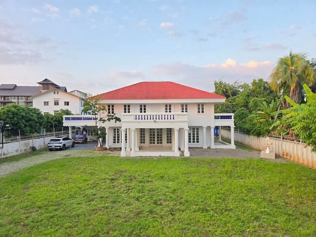 ให้เช่าที่ดินพร้อมอาคารเปล่า รีโนเวทใหม่ เนื้อที่กว้างขวาง โซนป่าแดด