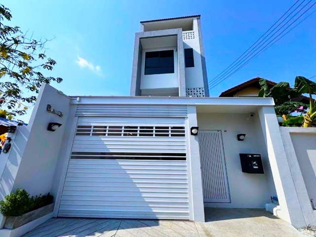 ลาดพร้าว 52-62 ให้เช่าบ้านเดี่ยว 3.5 ชั้น  402ตร.ม. 102ตร.วา.MRTโชคชัย4 400 ม.รร.นานาชาติออร์บ 1.5 กม. พร้อมเฟอร์ฯ เครื่องใช้ไฟฟ้า  3-5นอน