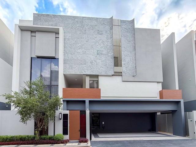 LV53309 ขาย บ้านหรูเดี่ยว 3 ชั้น Bugaan กรุงเทพกรีฑา ใกล้นานาชาติ Brighton and Wellington หลังบ้านติดสวนเชื่อม Club house