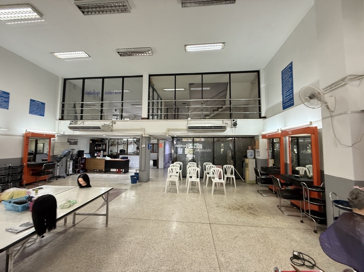 ขายอาคารพาณิชย์ 2 ห้องติด (4 ชั้นครึ่ง) ทำเล “คูเมืองเชียงใหม่” (ขายต่ำกว่าราคาประเมิน) ถนนมณีนพรัตน์