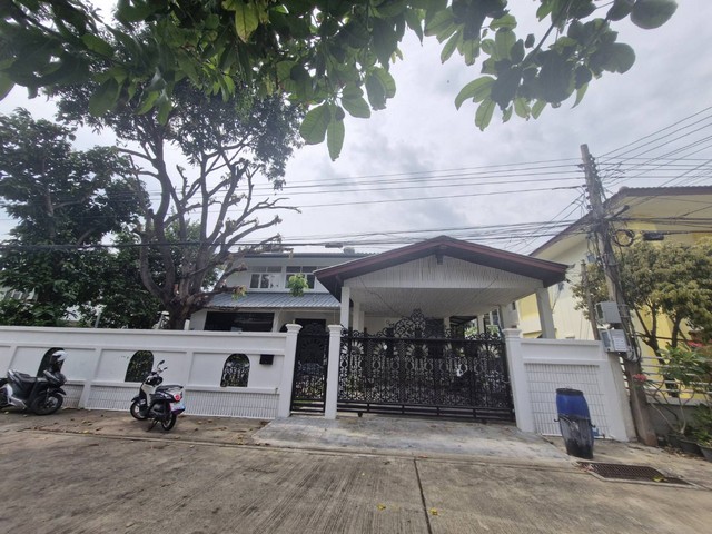  ให้เช่าบ้านเดี่ยว 90 ตารางวา 5 ห้องนอน 3 ห้องน้ำ ซอย ศรีบูรพา ใกล้ ม. นิด้า