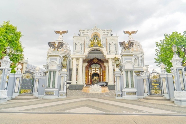 ขายคฤหาส์หลังใหญ่ 3 ชั้น 6นอนรร.นานาชาติ ROISB 3.3 กม. พร้อมที่ดิน 2ไร่ 72ตรว 3002 ตร.ม. ม.มหิดล ศาลายา 1.7กม. สาย3  สไตล์ยุโรป หรูหรา 