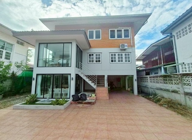 .เช่าบ้านเดี่ยว 2 ชั้น 4นอน MRT เมืองทองธานี 1.7 กม โรงเบียร์เยอรมันแจ้ง 300 ม.ทำเลทอง เซ็นทรัล แจ้งวัฒนะ 1.2 กม. 76 ตร.ว. 