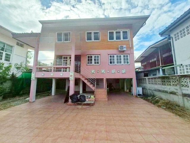 MRT เมืองทองธานี 1.7 กม โรงเบียร์เยอรมันแจ้ง 300 ม..เช่าบ้านเดี่ยว 2 ชั้น 4นอนทำเลทอง เซ็นทรัล แจ้งวัฒนะ 1.2 กม.  รพ. เวิลด์เมดิคอล 1.3 กม.