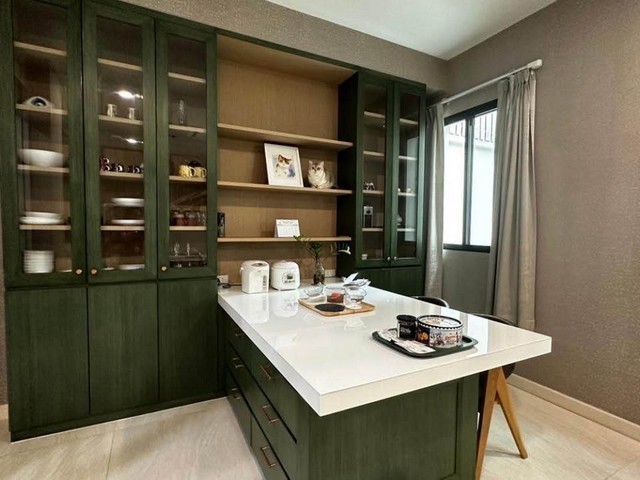 ให้เช่า ทาวน์โฮมหรู4ชั้น  ใกล้ขึ้นทางด่วนสาธุประดิษฐ์1 เพียง 5 นาที ใกล้เซ็นทรัลพระราม 3  หลังมุม โครงการ เดอะเลเจ้นท์ สาทร-นราธิวาส