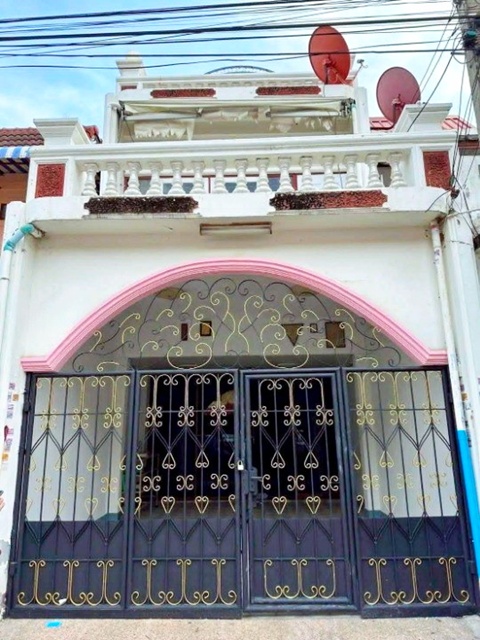 แหล่งชุมชน  เพชรเกษม49-59  เดอะมอลล์ บางแค 1.4 กม.รร.บางแค 600 ม. 3 นอน 4 น้ำ ให้เช่าทาว์นเฮาส์ 3 ชั้น  ช้อปปิ้ง หาของกินง่าย พุทธมณฑล สาย 2