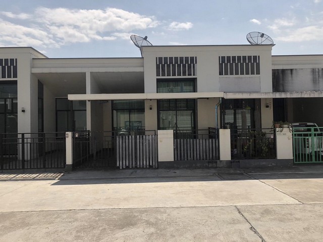 ขายทาวน์เฮ้าส์มือสองปลวกแดง โครงการสกายไลน์ อมตะ ระยอง