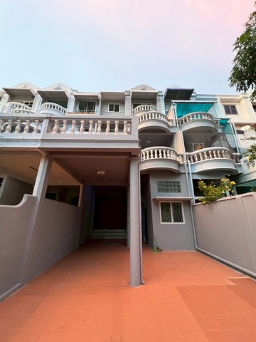 ให้เช่าทาวน์โฮมทองหล่อ 4 ชั้น หรู สไตล์โมเดิร์น  ใกล้ BTS Thonglor  พื้นที่กว้าง เหมาะโฮมออฟฟิศ  คาเฟ่  สปา