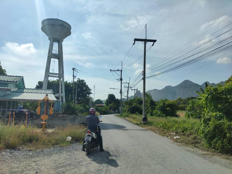 ##ขายที่ดิน 9-1-19 ไร่ ใกล้ อบต.เขาวง อ.พระพุทธบาท จ.สระบุรีโซน : อ.พระพุทธบาท จ.สระบุรีที่ตั้ง :  ต.เขาวง อ.พระพุทธบาท จ.สระบุรีลักษณะโดยทั่วไป- ที่ดินแปลงใหญ่  ใกล้ อบต.เขาวง- เนื้อที่  9-1-19  ไร่, ใกล้ถนนทางหลวง หมายเลข 4009- หน้ากว้าง  87 ม.  ลึก  192 ม.- ดินดีเหมาะกับการเพาะปลูก- รอบข้างมีสิ่งเพื่อนบ้านมากมาย- ตั้งในแหล่งชุมชน  เดินทางเข้า ออก ได้หลายเส้นทาง- ใกล้แหล่งอำนวยความสะดวก 