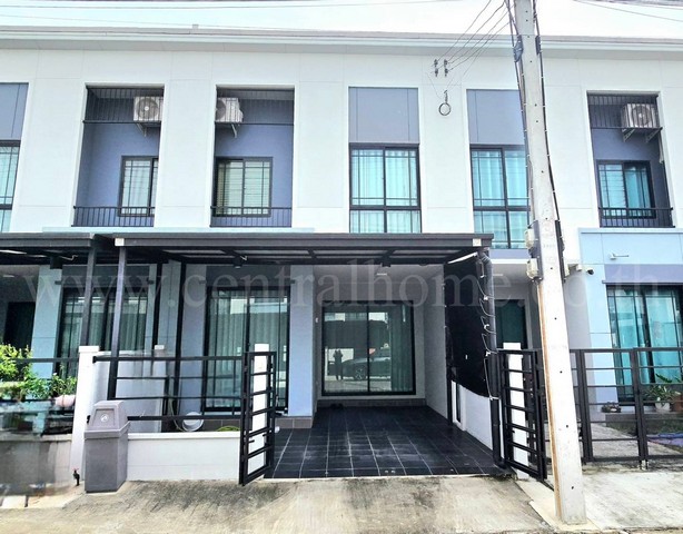 รหัสทรัพย์  6834 ทาวน์โฮม พลีโน่ รังสิต - ปทุมธานี (ข้าง ร.พ. เซนต์คาร์ลอส) ตกแต่งสวย พร้อมอยู่ ที่ตั้ง : ถนนติวานนท์ - รังสิต ตำบลบ้านกลาง อำเภอเมืองปทุมธานี จังหวัดปทุมธานี 12000 รายละเอียดทรัพย์- ทาวน์โฮม 2 ชั้น, ขนาดพื้นที่ 16.4 ตารางวา, พื้นที่ใช้สอย 110 ตารางเมตร- 3 ห้องนอน, 2 ห้องน้ำ, 1 ห้องอเนกค์ประสงค์, 1 ที่จอดรถ- แอร์ 2 เครื่อง, พร้อมเฟอร์นิเจอร์