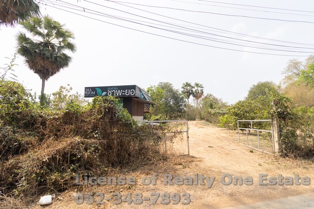 M6653ขาย ที่ดิน ติดทางสาธารณะ ถมแล้ว ต.ห้วยกรด อ.สรรคบุรี จ.ชัยนาท แปลงมุมรายละเอียด• เนื้อที่ 1 ไร่ 2 งาน 14.1 ตารางวา แปลงมุม ติดทางสาธารณะ ล้อมรั้วเรียบร้อย ขอบเขตชัดเจน• ด้านหน้าติดถนนซอยประมาณ 20 เมตร ด้านข้างติดถนนซอยประมาณ 32 เมตร• ย่านชุมชน / เหมาะปลูกบ้าน / ทำร้านคาเฟ่ / ผังสีเขียว• สาธารณูปโภค น้ำ ไฟ พร้อม / หันทิศใต้• ราคาพร้อมโอน• หากต้องการบางส่วน สามารถแบ่งข