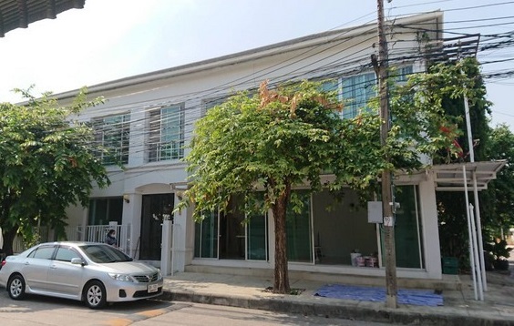 MT8ให้เช่าบ้านเดี่ยว 2 ชั้น หมู่บ้านสัมมากร ซอยรามคำแหง112 เฟอร์ครบครบพร้อมอยู่ มีห้างแมคโครและตลาดสดอยู่ในหมู่บ้าน ใกล้รถไฟฟ้าสัมมากร