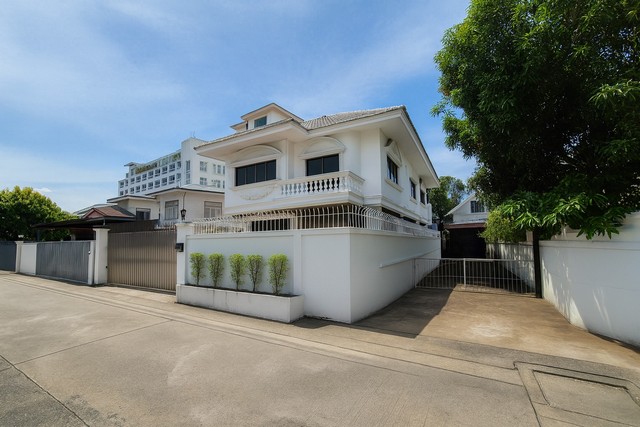 ให้เช่า บ้านเดี่ยว 2 ชั้น / โฮมออฟฟิศ ใจกลางสุทธิสาร-ห้วยขวาง เดินทางสะดวกเชื่อมต่อได้หลายเส้นทาง