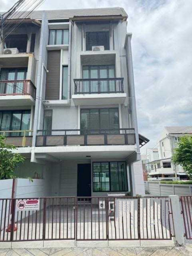 BH3786 ให้เช่าทาวน์โฮม 4 ชั้น อารียา แมนดารีนา สุขุมวิท 77 (Areeya Mandarina Sukhumvit 77) บ้านหัวมุม พร้อมแอร์ 7 ตัว