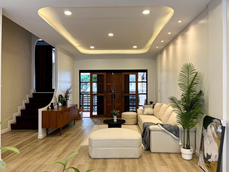 ให้เช่าทาวน์เฮ้าส์4ชั้น 260ตรม.6นอน 4 น้ำ แอรื เฟอร์ ครบ ถนนสุขุมวิท71