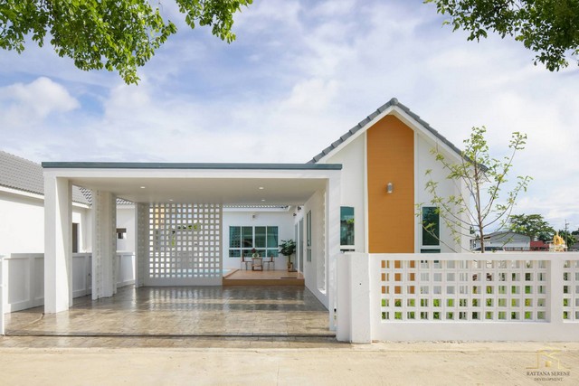 บ้านเช่าสไตล์ Pool Villa หางดง เชียงใหม่  3 ห้องนอน สระส่วนตัว  ใกล้สนามบิน–รร.นานาชาติบ้านเช่าพูลวิลล่า (Pool Villa) ในโซนหางดง จังหวัดเชียงใหม่ทำเลยอดนิยม ใกล้เมือง–ใกล้สนามบิน เหมาะสำหรับครอบครัว คนทำงาน และชาวต่างชาติที่มองหาบ้านระยะยาว รายละเอียดบ้าน3 ห้องนอน  2 ห้องน้ำพื้นที่ใช้สอย 175 ตร.ม.ที่ดิน 90 ตร.วาสระว่ายน้ำส่วนตัวบรรยากาศสงบ ส่วนตัว เหมาะสำหรับอยู่อาศัยจริง