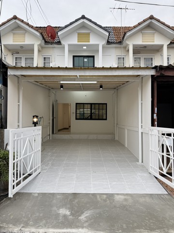 ขายทาวน์เฮ้าส์ 2 ชั้น  หมู่บ้านลัลลี่วิลล์ 2 รีโนเวทใหม่ทั้งหลัง พร้อมอยู่ 