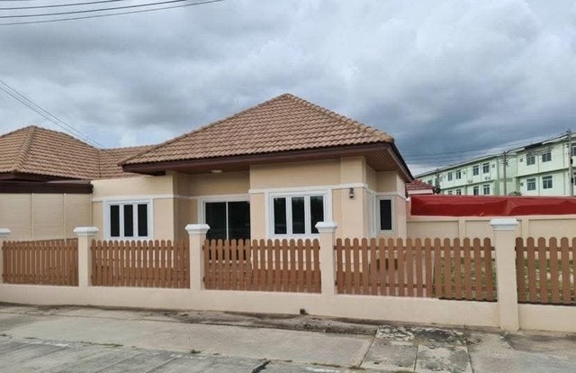 บ้านมือหนึ่งหนองชากชลบุรีให้เช่า!!!!  เข้า–ออกสะดวก ใกล้ถนนสายหลักและสี่แยกหนองชาก