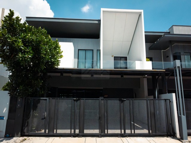 ขายบ้านเดี่ยว 2 ชั้นหลังริม 225 ตรม. วีเว่ บางนา กม. 7 Vive Bangna km.7 โครงการแรก ลักษณะ Gallery House ใกล้เมกะบางนา